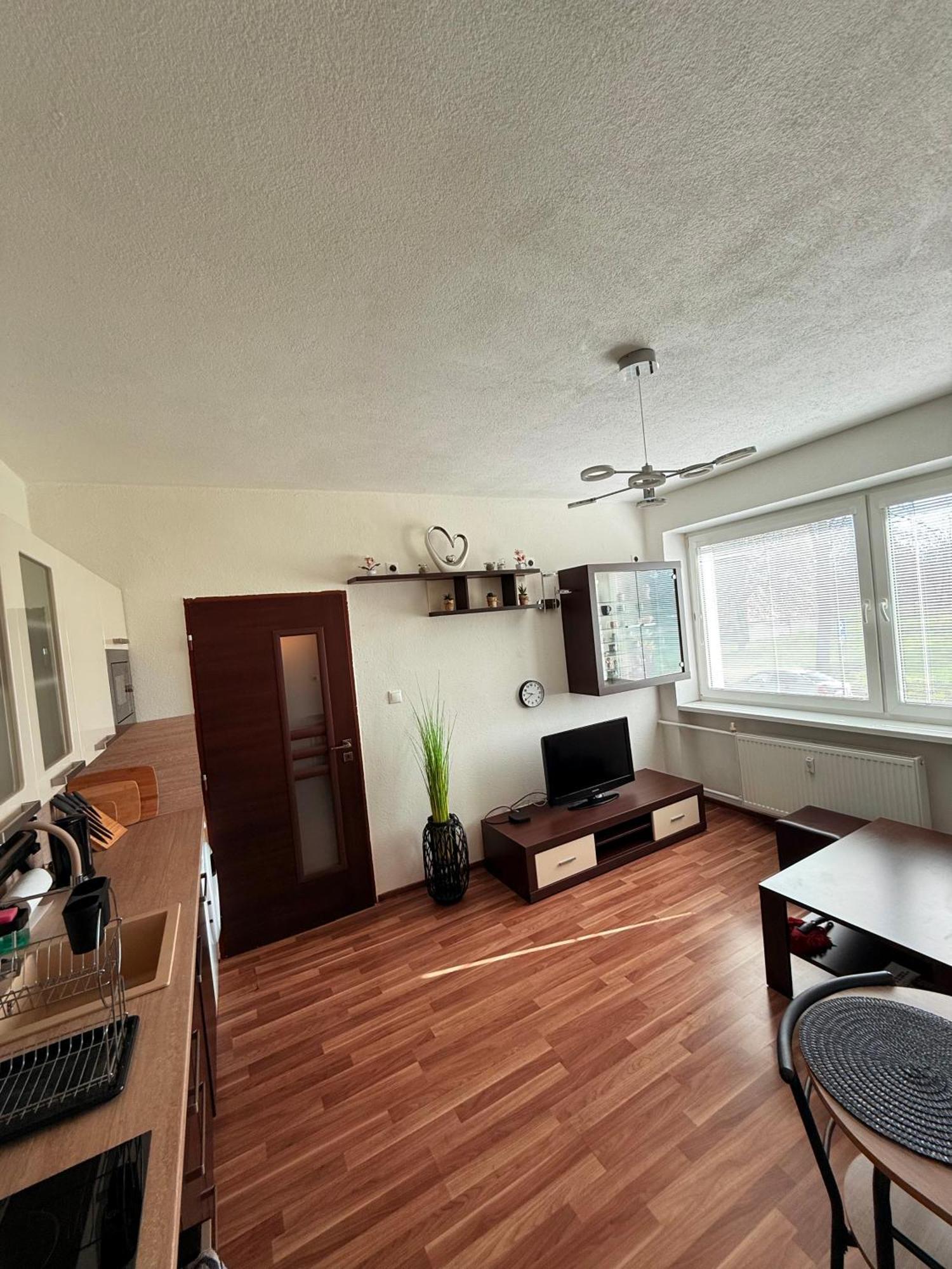 2 Izbovy - Blizko Centra Martin Apartment ภายนอก รูปภาพ