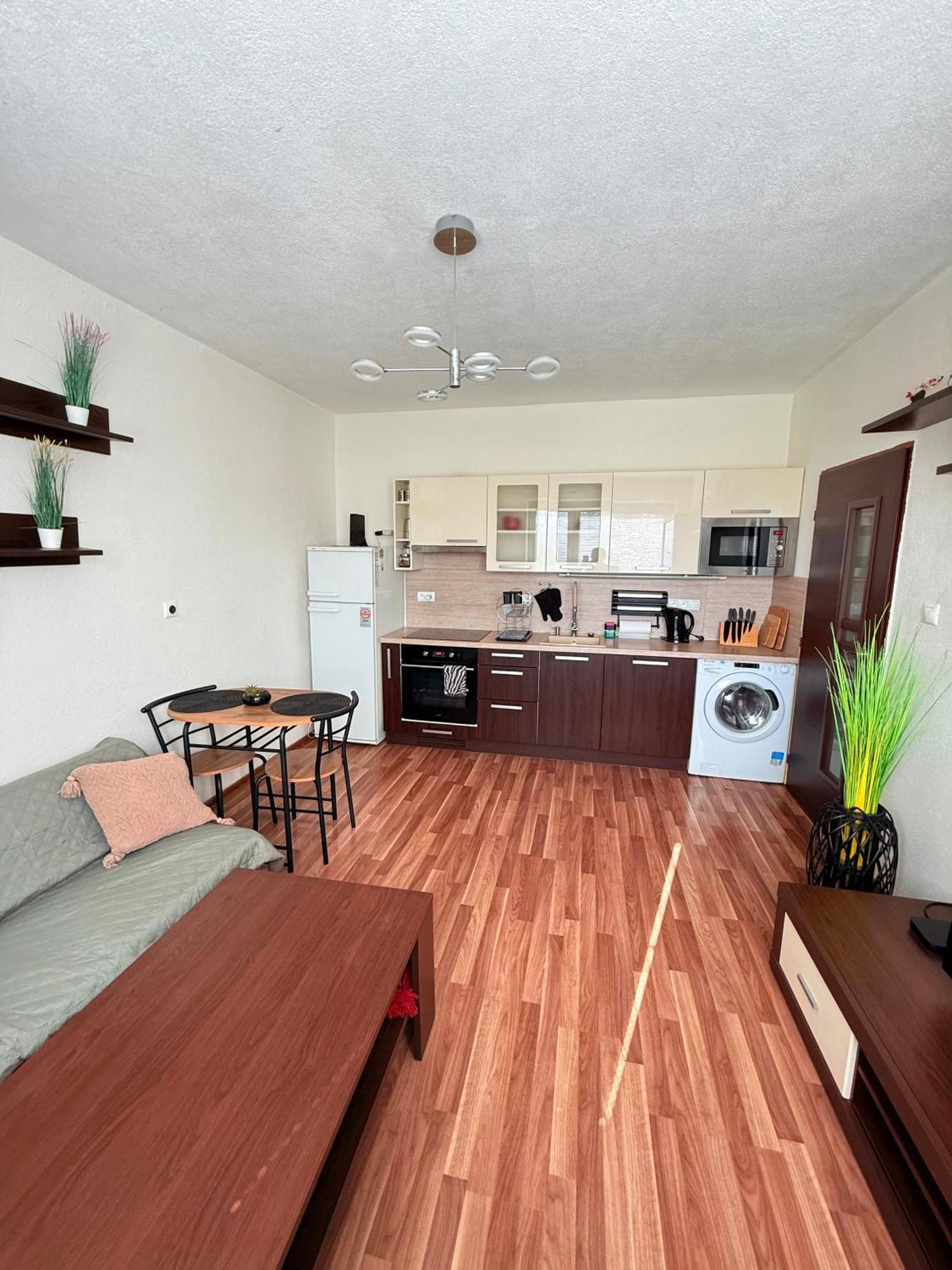 2 Izbovy - Blizko Centra Martin Apartment ภายนอก รูปภาพ
